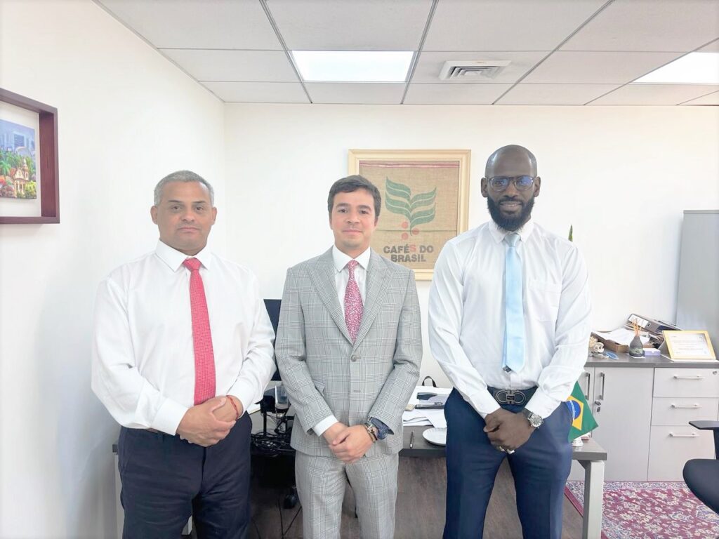Reforzando Lazos Comerciales y Turísticos: Una Mirada a la Reunión  en la Embajada de Brasil
